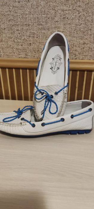 Жіночі мокасини білі