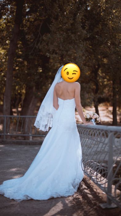 Весільна сукня зі шлейфом