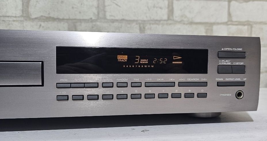 Програвач CD дисків YAMAHA CDX-560/570 CD-R/CD-RW, б/у з Німеччини