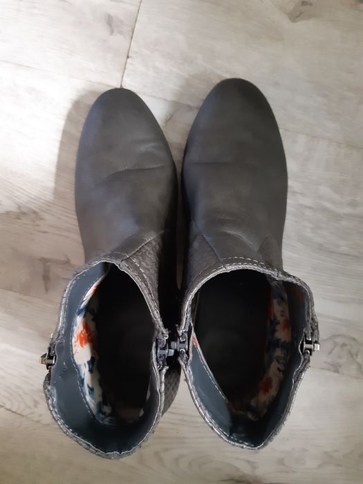 Szare botki na 4.5 cm obcasie podbitym u szewca rozmiar 37 zapinane