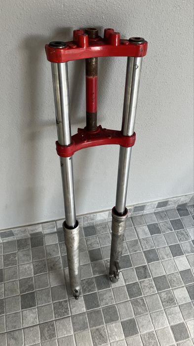 Suspensão de disco Paioli motorizada