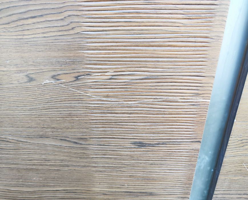 Дверь массивная дуб со стеклянной вставкой ручкой и замком