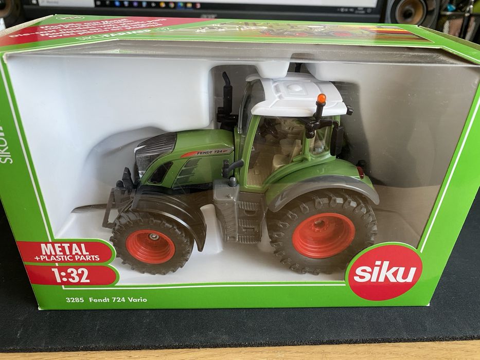 1:32 SIKU 3285 FENDT 724 Vario NOWY