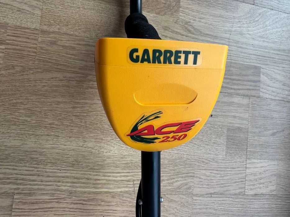 Металошукач Garrett Ace 250