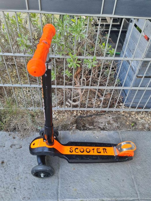 Świecącą hulajnoga Scooter Magic jak nowa