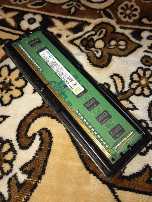 Оперативная память Samsung 2 GB SO-DIMM DDR3 1333 MHz