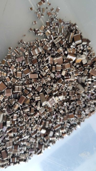 Kondensatory ceramiczne odzysk srebro/pallad