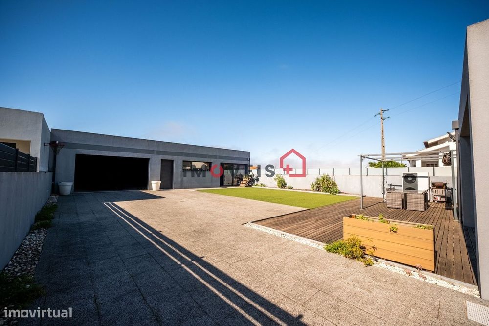 Moradia T4 Térrea com Garagem para 3 Carros | Vieira de Leiria