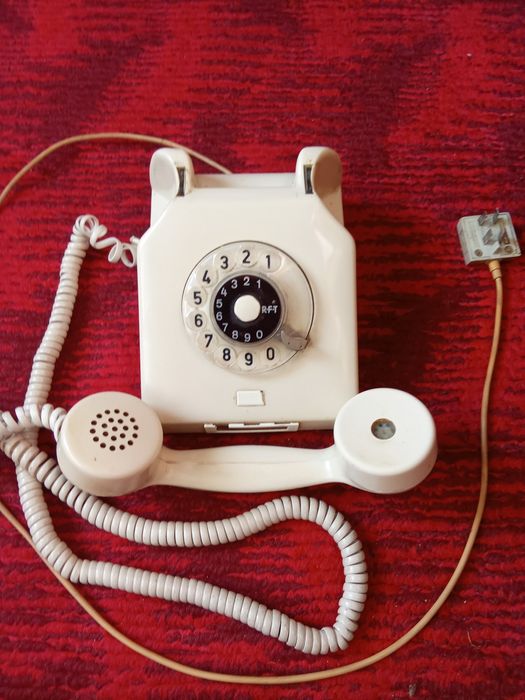 2 Винтажных телефонных аппарата Tesla и RFT