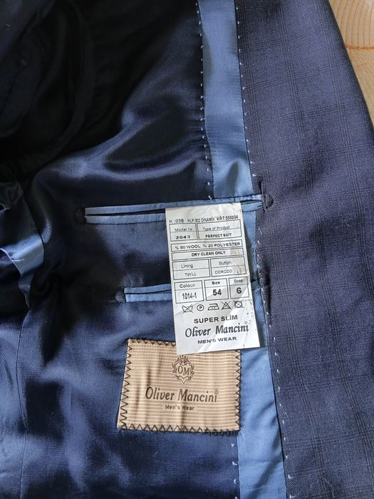 Продам чоловічій костюм, практично новий.