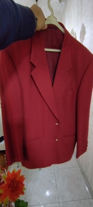 Blazer vermelho como novo.