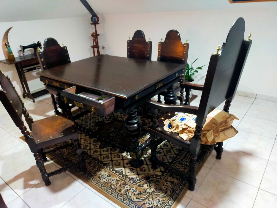 Mesa em cerejeira preta e 4 cadeiras e 1 cadeirão