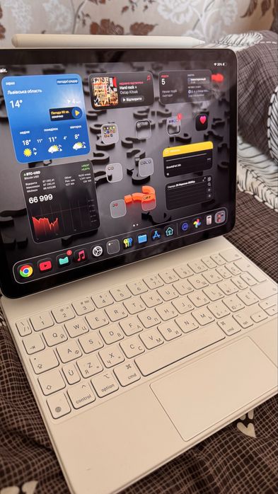 Apple iPad Air 5 + Клавіатура Magic Keyboard + Apple pencil 2