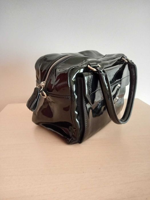 Mala Preta de Verniz – Bom Estado