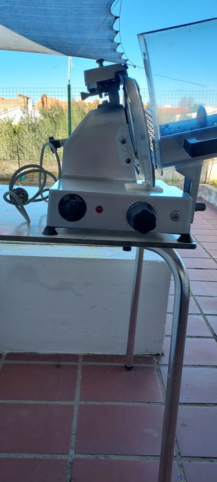 maquina cortar carnes frias ,queijos e fiambrefiambre