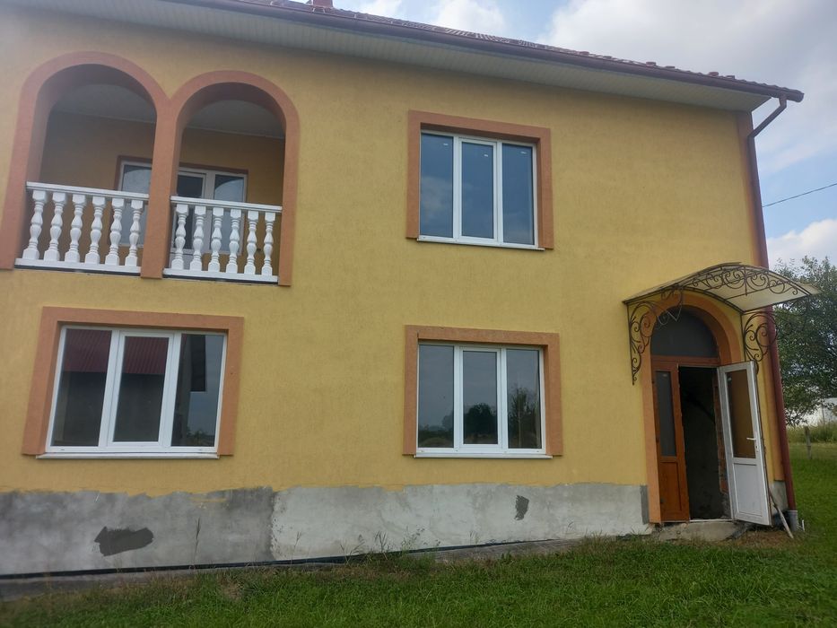 2-поверхова хата в с. УЛИЧНЕ