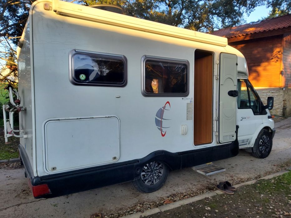 Autocaravana cama transversal