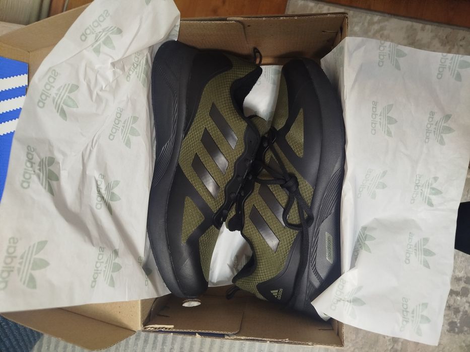 Продам нові чоловічі кросівки Adidas