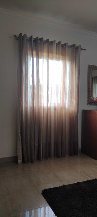 Cortinas de seda e varão em inox