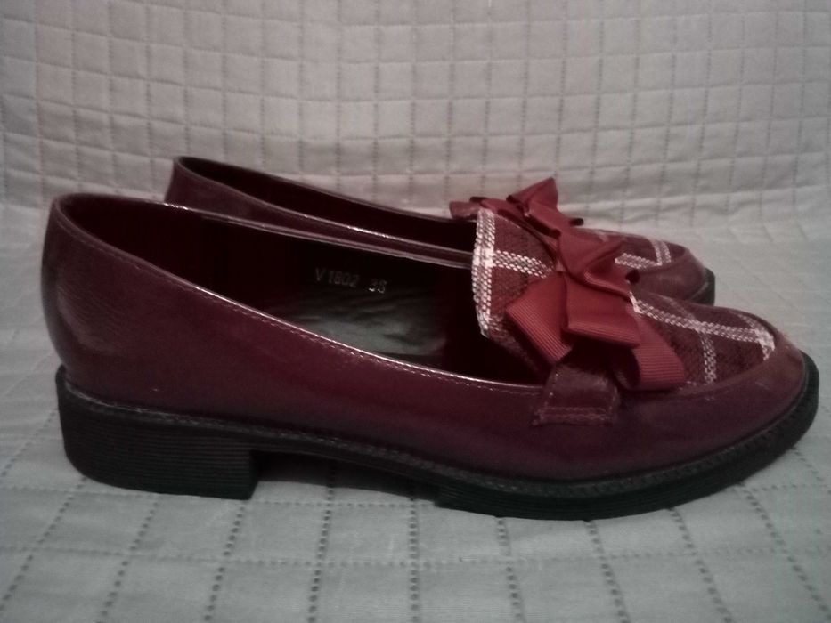 Sapatos em verniz, vermelhos, laço vermelho e tecido xadrez - n.º 38