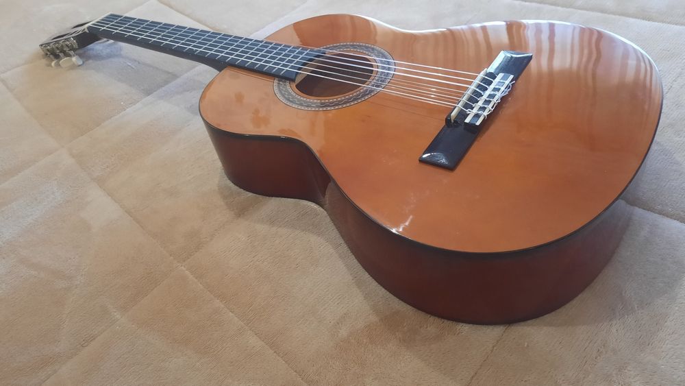 Guitarra 3/4 Valencia