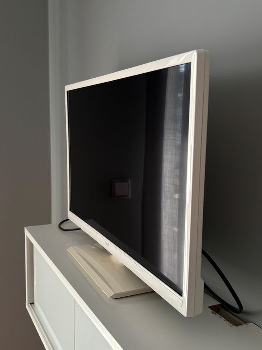 Tv Kunft - cor branca 24”