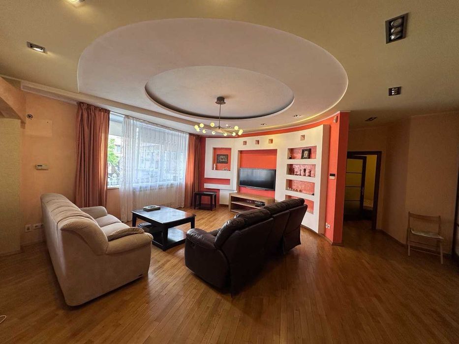 3-кімнатна квартира - центр, меблі, техніка