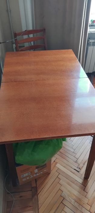 Стол письменный.