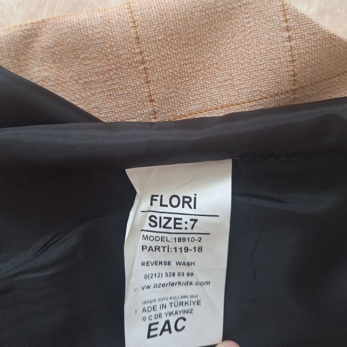 Жилетка в клітинку на хлопчика