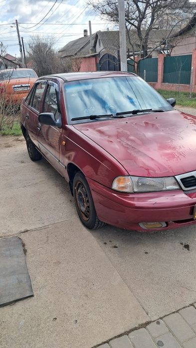 Автомобиль Деу Нексия.