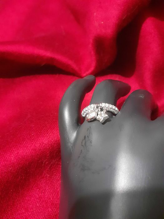 Anel Swarovski com estojo