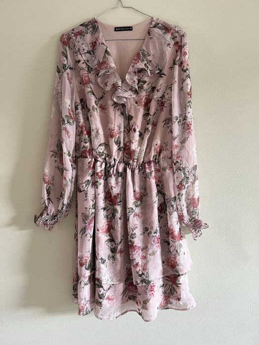 Elegancka sukienka w kwiaty r. 38 Mohito
