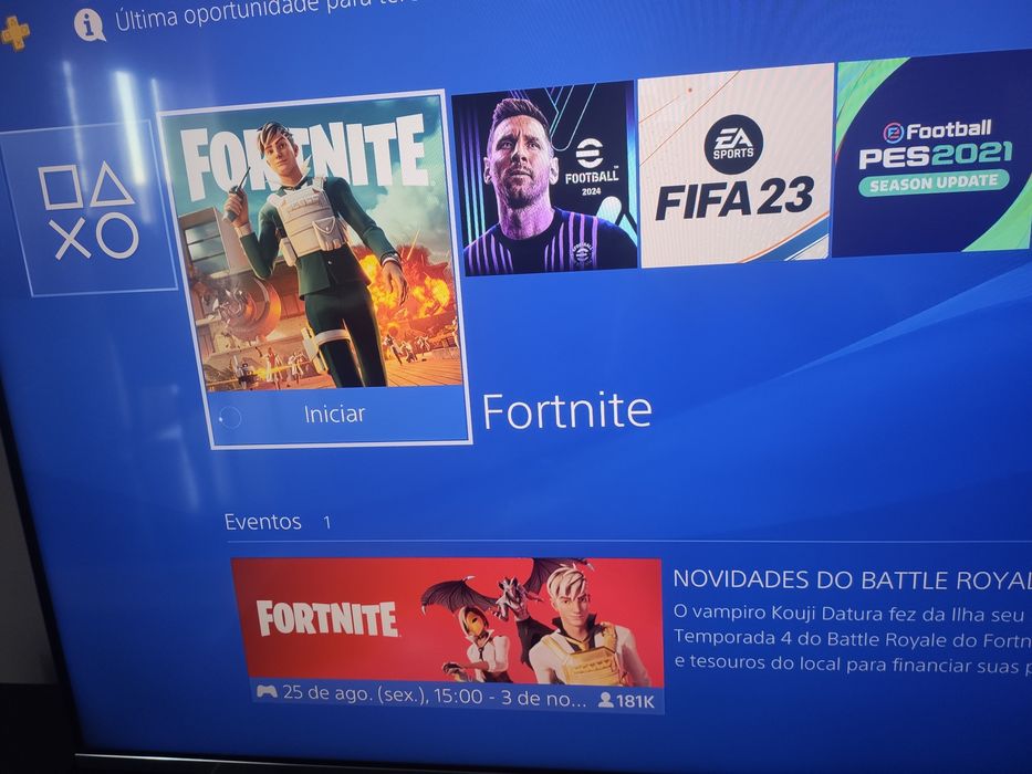 Playstation 4 Pro com disco com 2 TB e 2 comandos originais