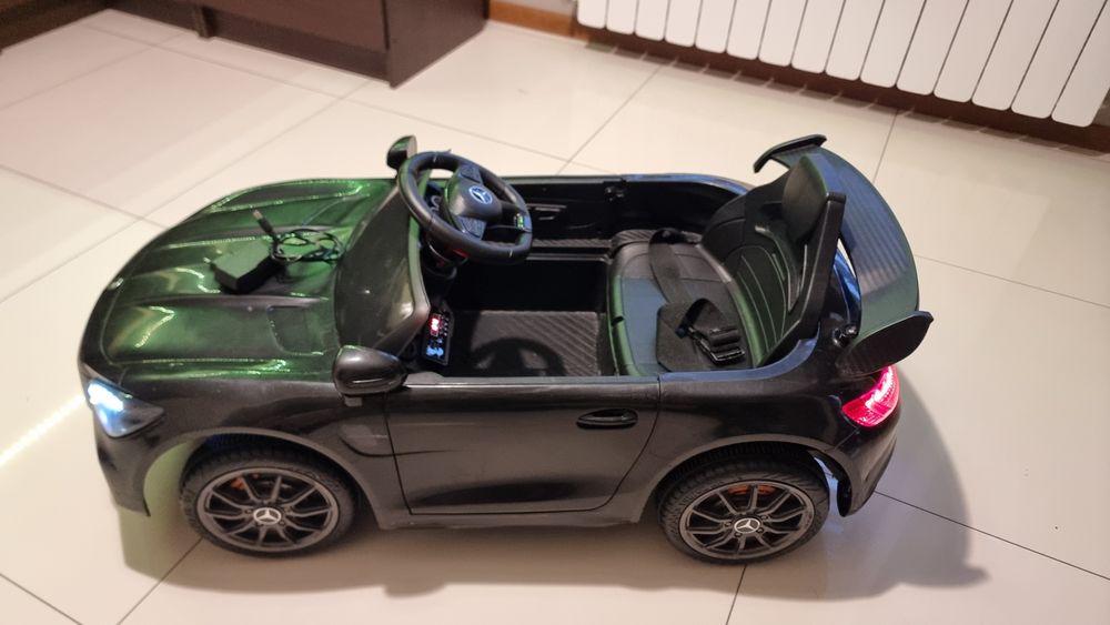Samochód dla dziecka na akumulator Mercedes AMG