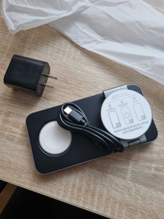 Stacja ładująca apple