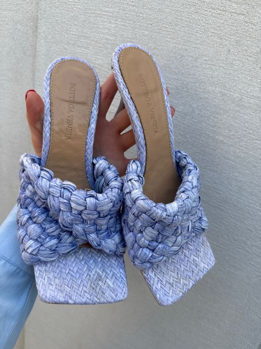 Шльопанці Bottega Veneta