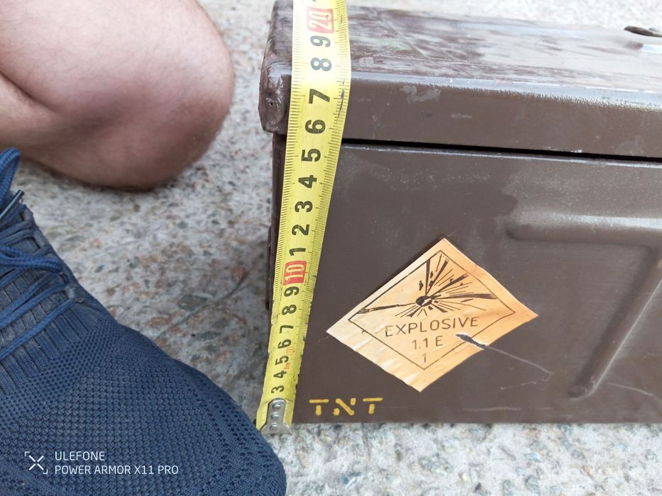 Продам ящик металевий.