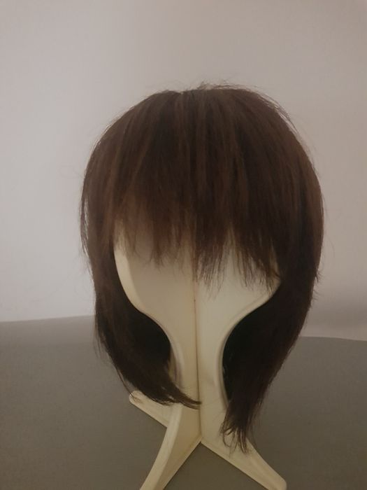 Peruca castanha como nova