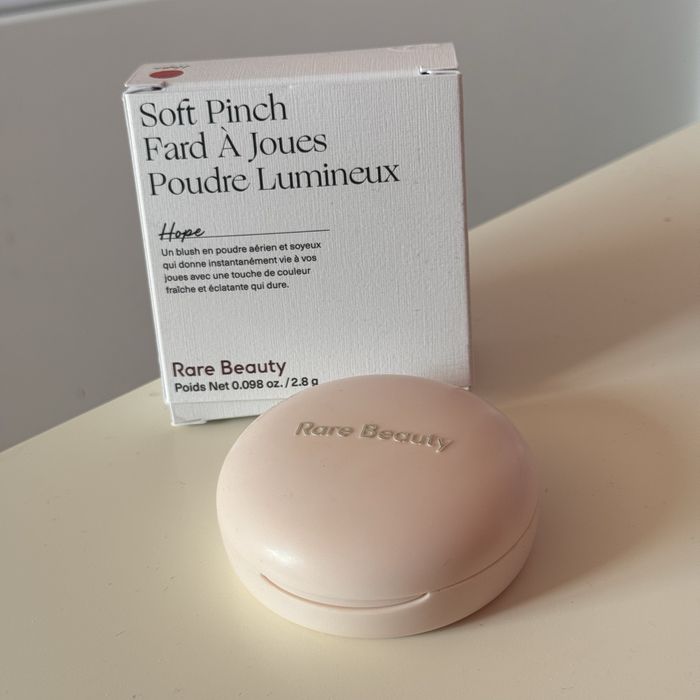 RARE BEAUTY Soft Pinch HOPE Luminous Powder Blush - Róż w pudrze