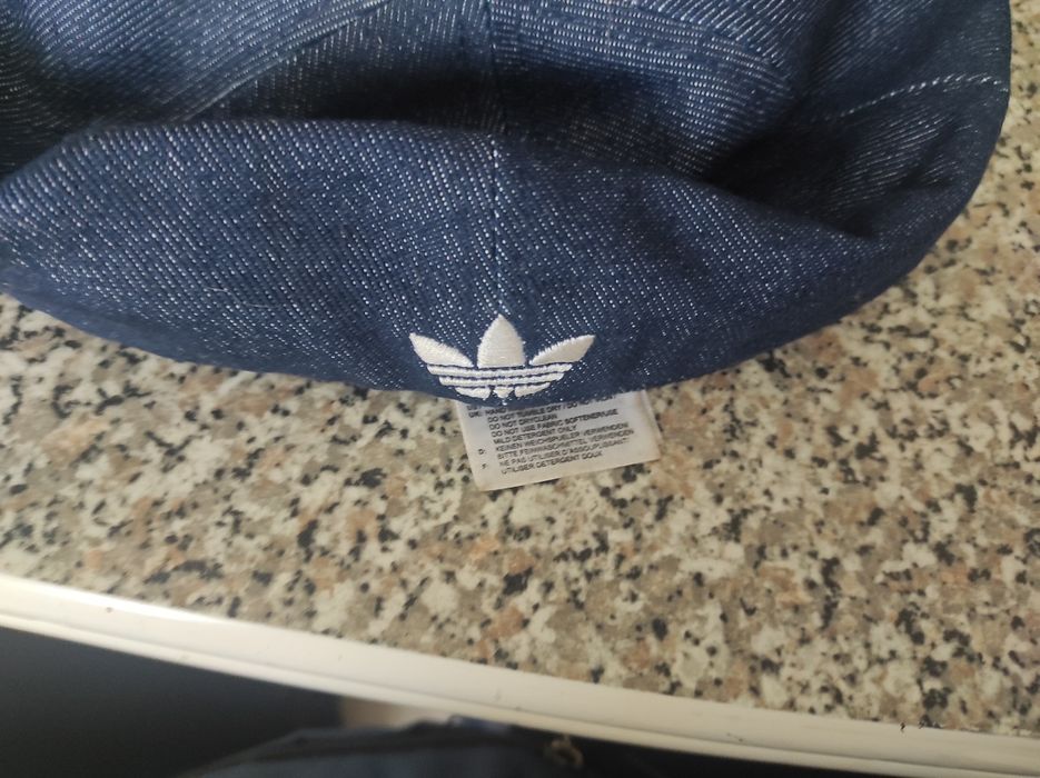 Boné de homem desportivo