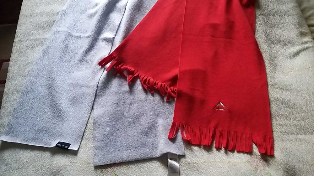 cachecol azul e vermelho