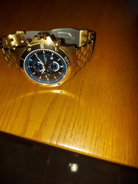 Relógio muito bonito e bem elegante