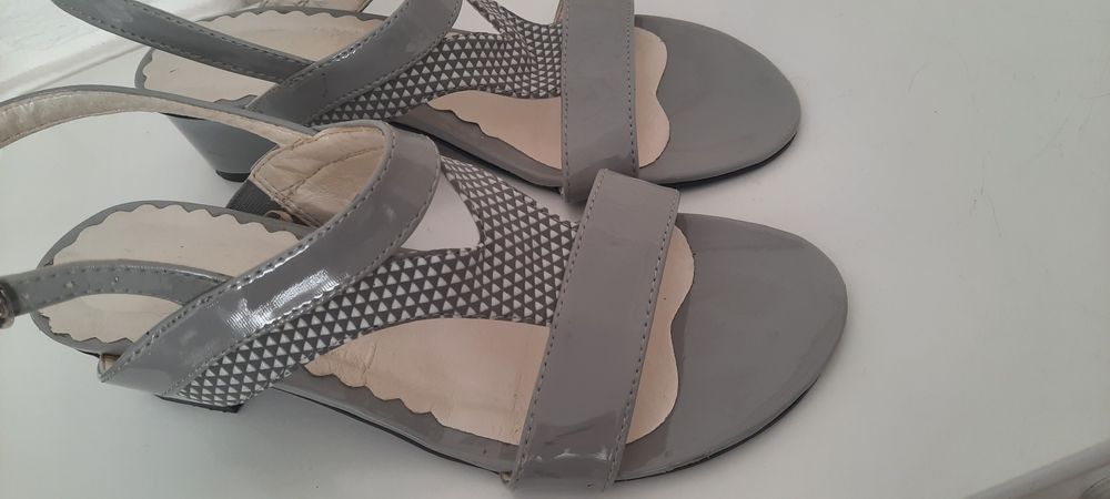 Sandałki popielate rozm. 37