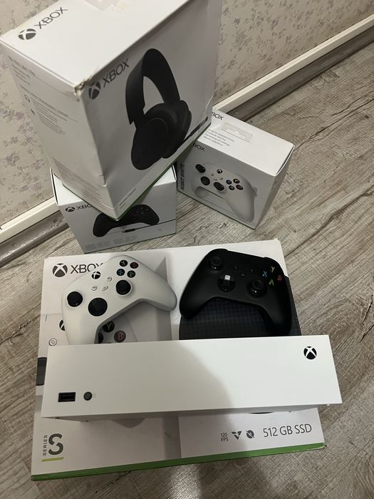 Топова ігрова консоль Xbox Series S
