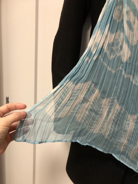 Biało-niebieski szal