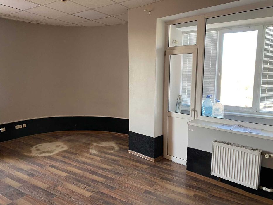 Центр Спаська офіс в бізнес-центрі 166 кв.м. ремонт ціна 165 тис.у.о.