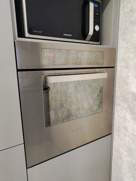 Вбудована духова шафа Hotpoint Ariston в чудовому стані