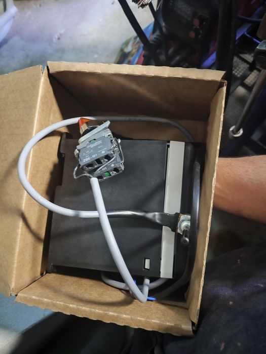 Título: Inversor de Frequência Emerson Commander SK 0.75kW  mais motor trifásico de 0.75 kv