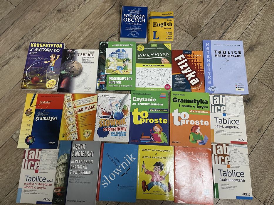 Tablice matematyczne, anglojęzyczne, polonistyczne; słowniki;