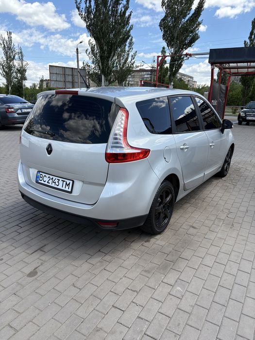Renault grand csenic